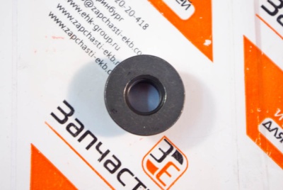 3903210 Гайка (с фланцем) крепления опоры натяжителя ремня, крепления генератора, компрессора воздушного NUT HEXAGON FLANGE Cummins ISX15, 6BT, QSB6.7, QSC8.3, ISLe8.9, QSL9